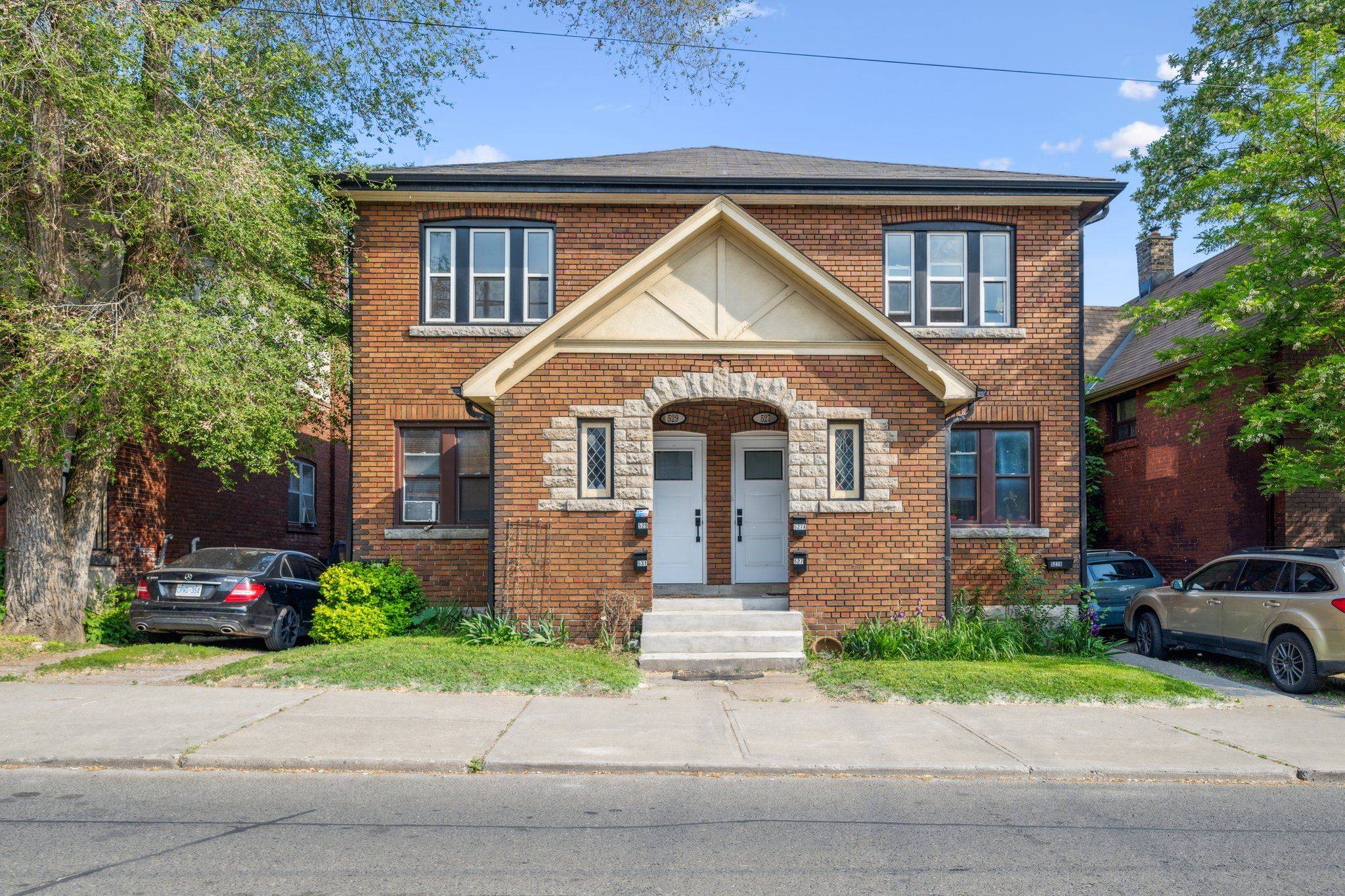 527 Kingston RD, Toronto E02, ON M4L 1V5