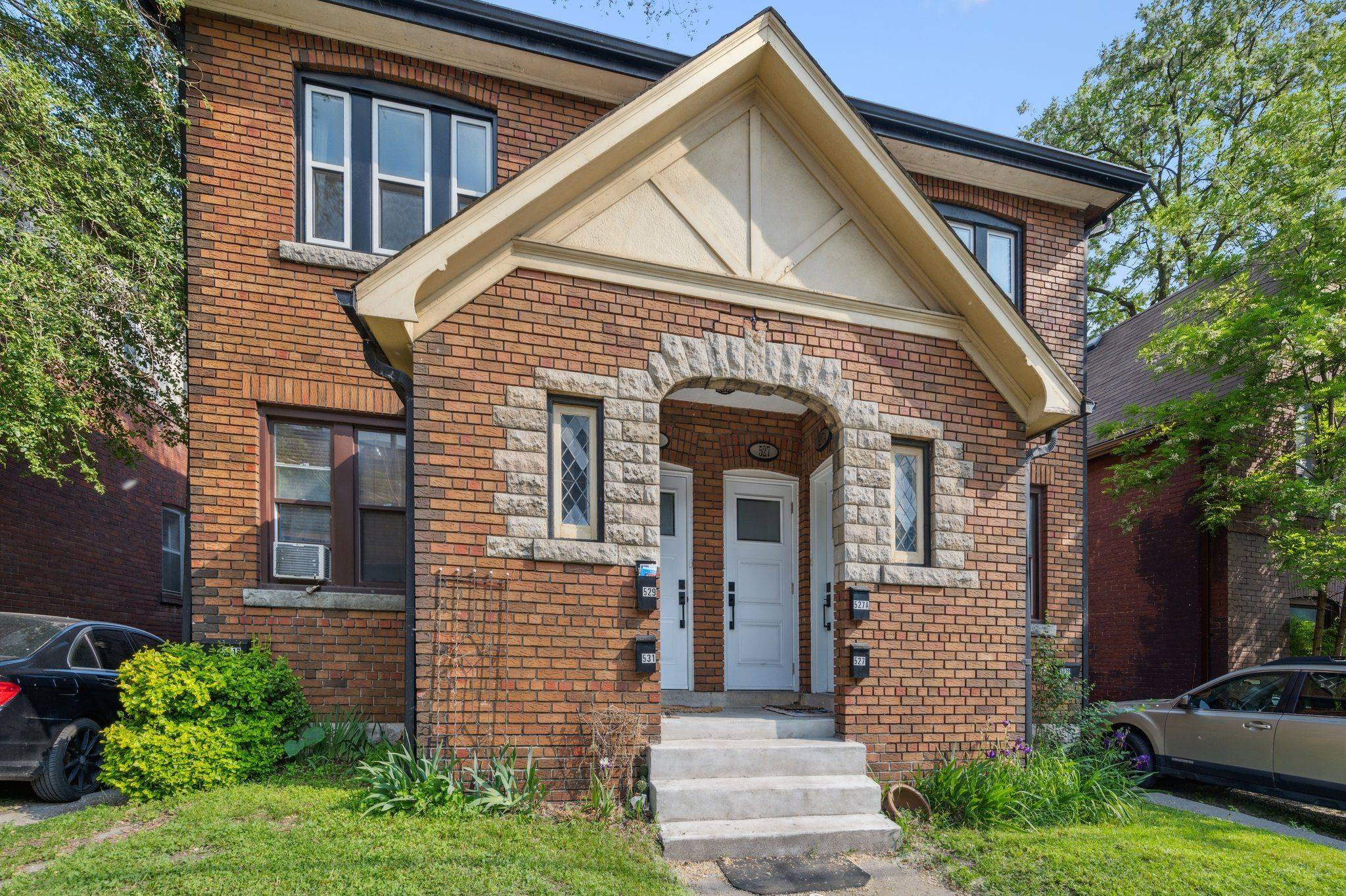 Toronto E02, ON M4L 1V5,527 Kingston RD