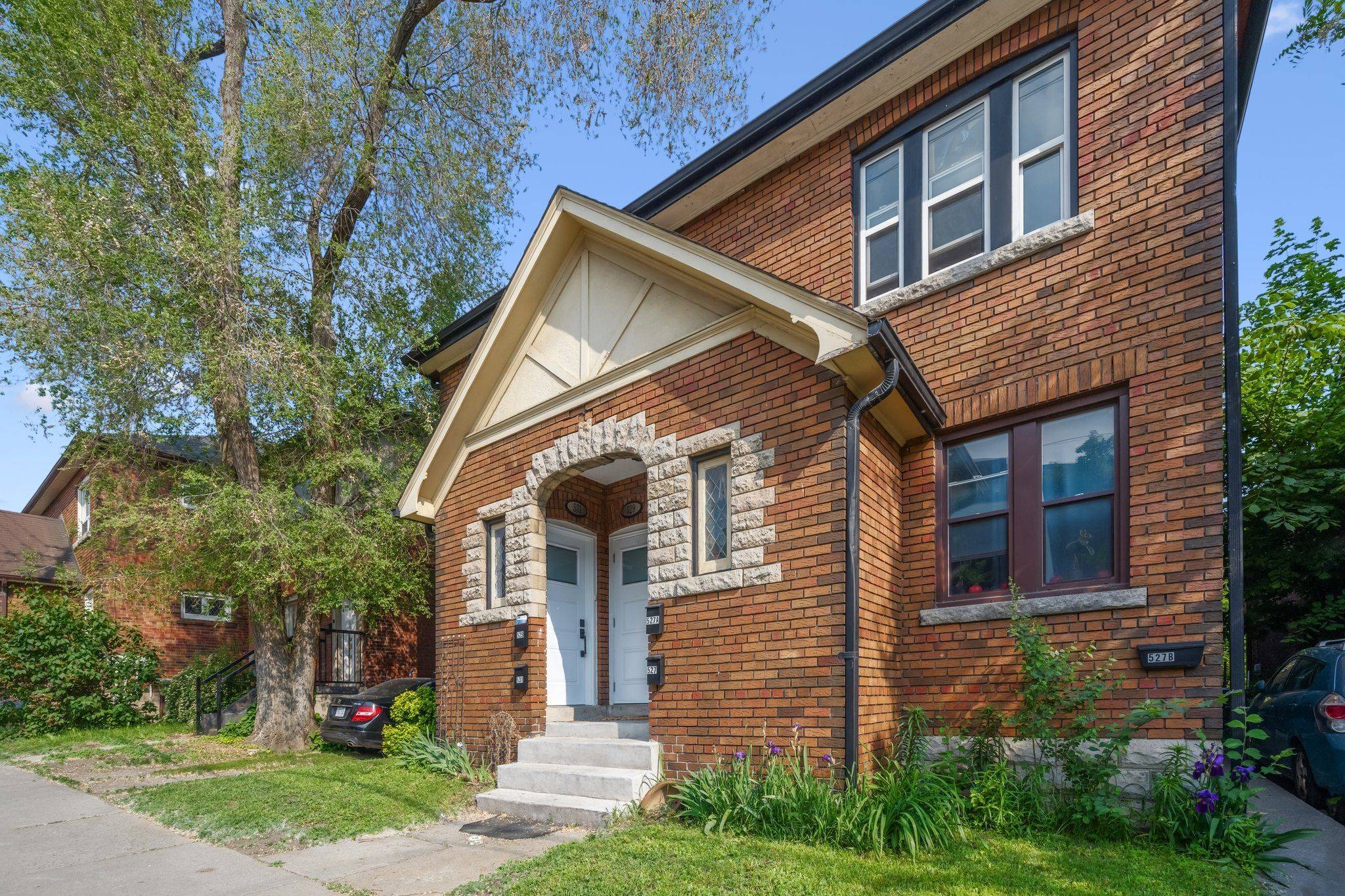 Toronto E02, ON M4L 1V5,527 Kingston RD
