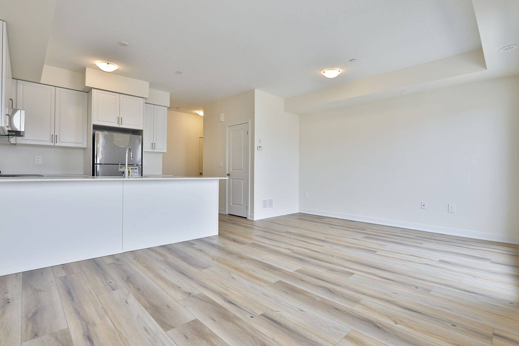 Pickering, ON L1X 0S9,1695 Dersan ST #330