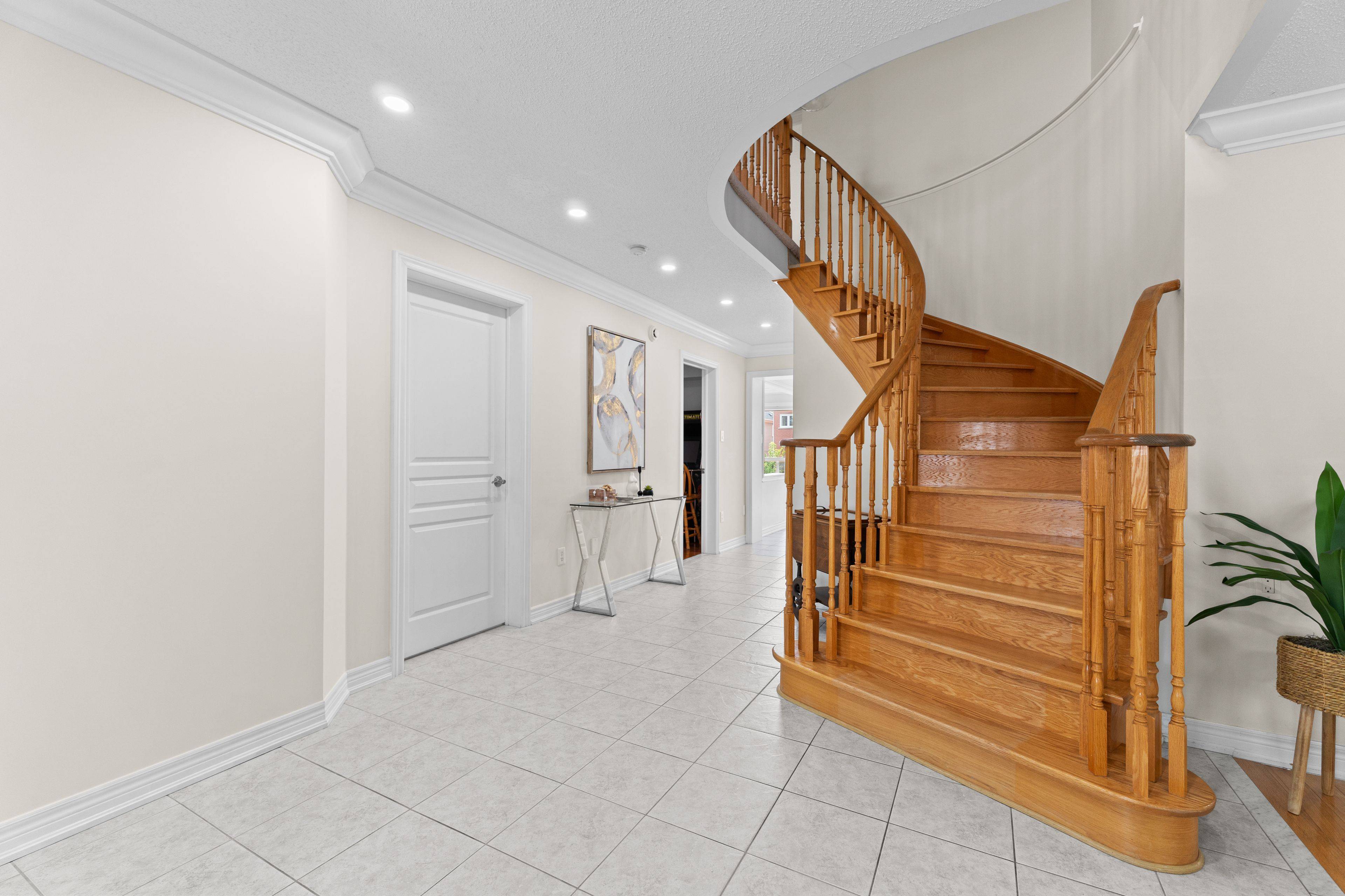Oshawa, ON L1K 3B5,1615 Coldstream DR