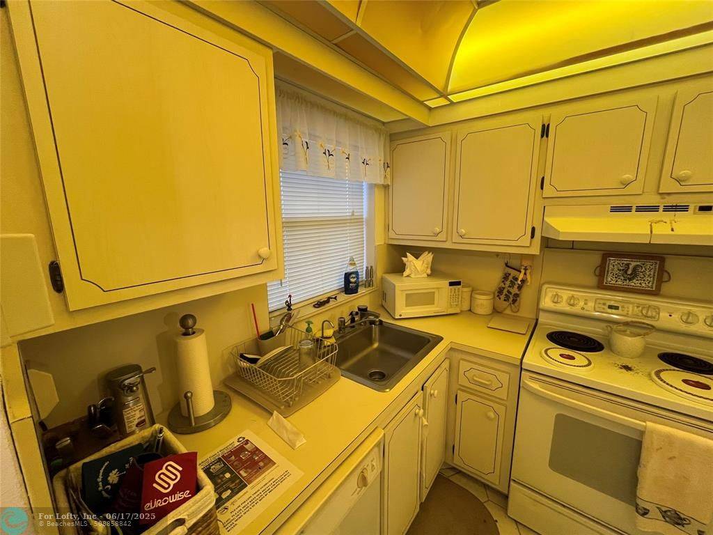 Sunrise, FL 33322,9400 Sunrise Lakes Blvd  #310