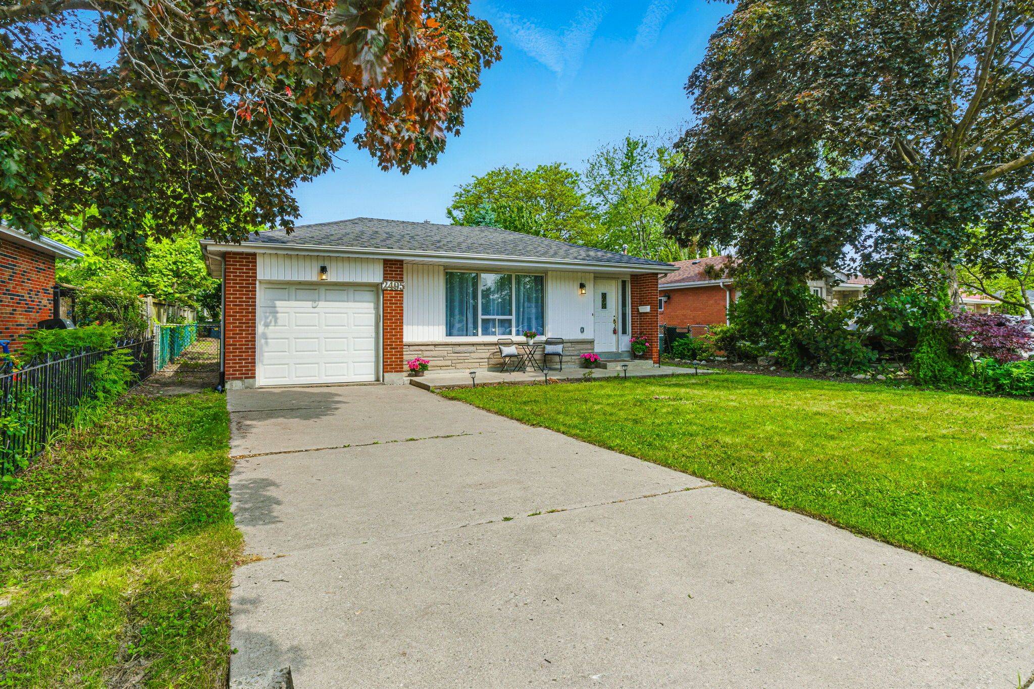 Mississauga, ON L5J 1L7,2495 Bromsgrove RD