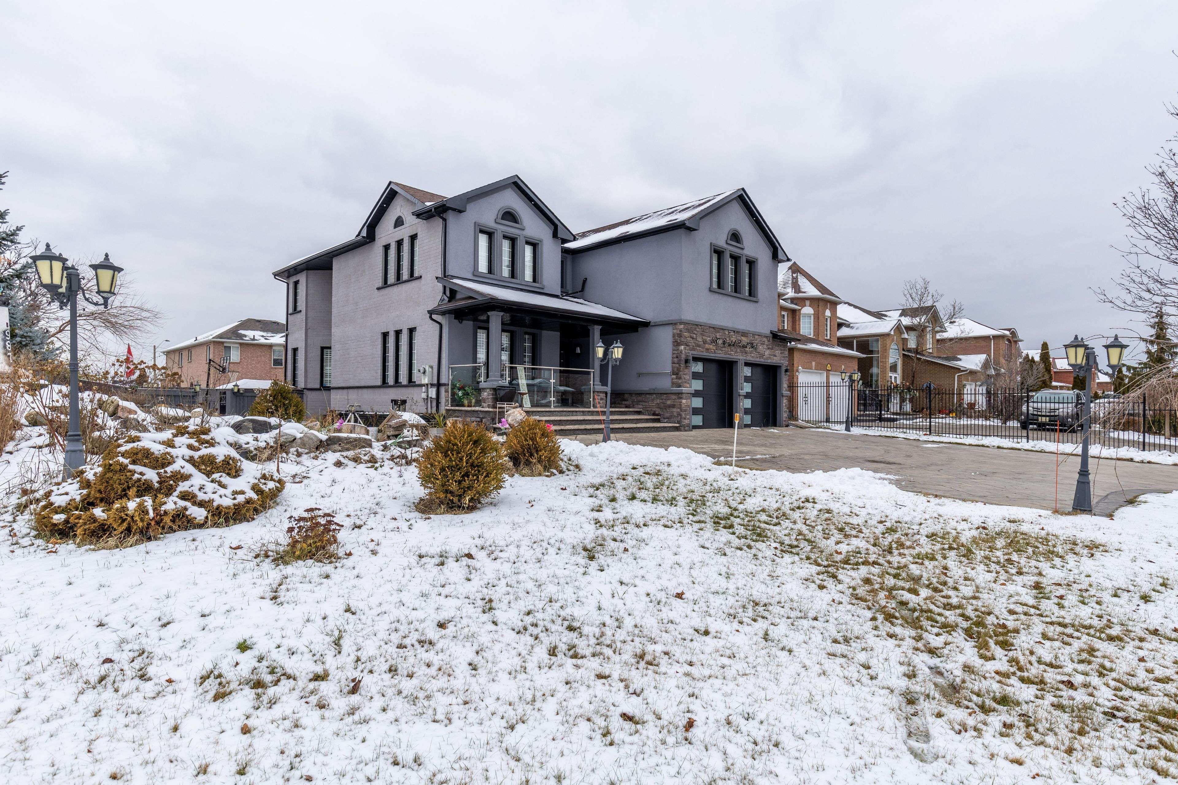 Mississauga, ON L5V 2N9,987 Bristol RD W #Bsmt-Rm1