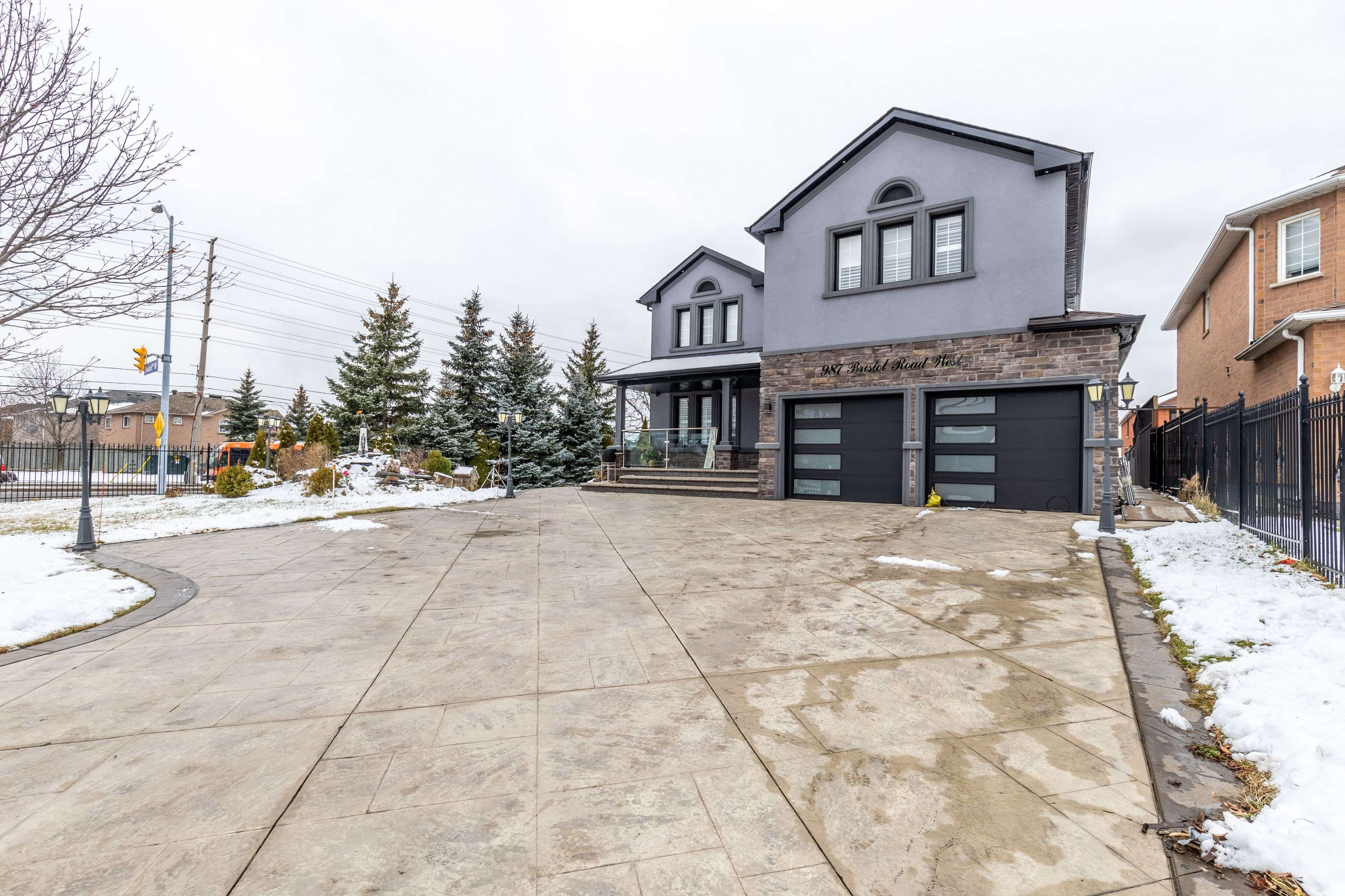 Mississauga, ON L5V 2N9,987 Bristol RD W #Bsmt-Rm1
