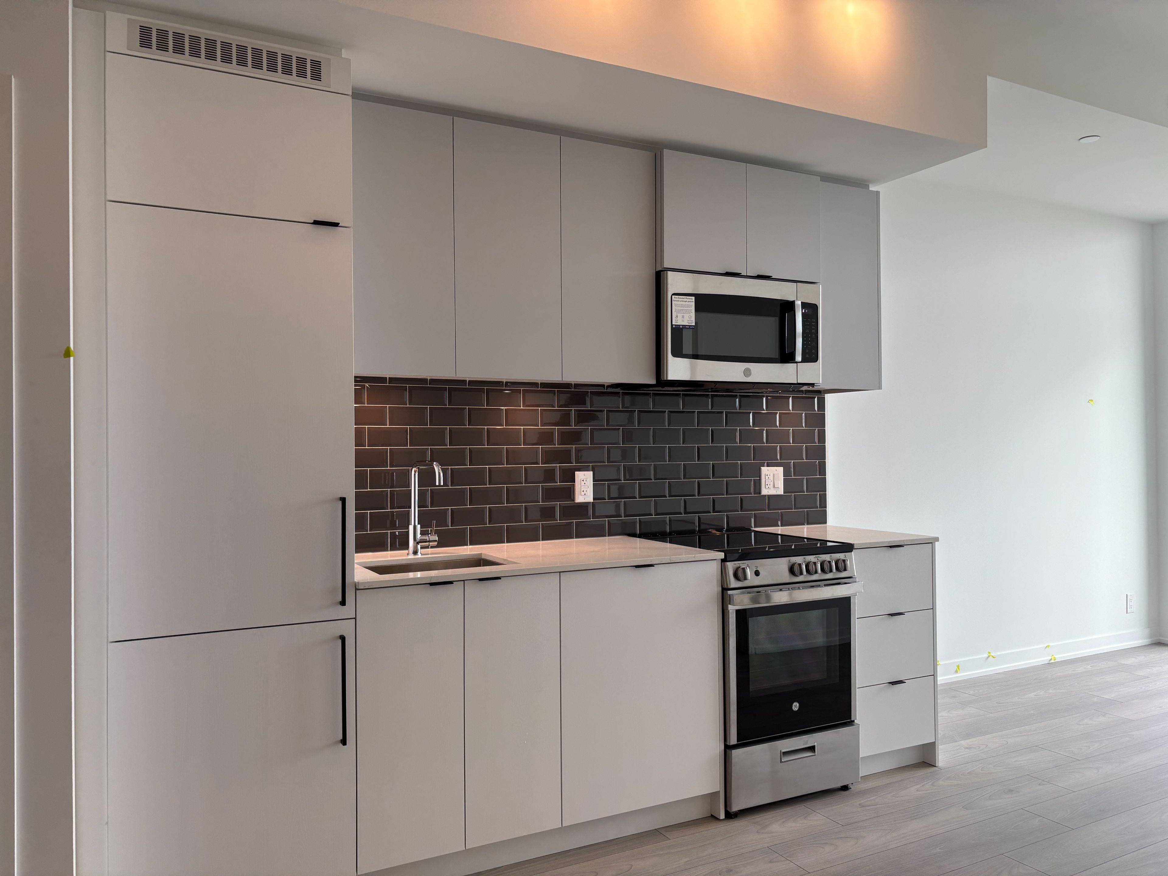 Toronto W01, ON M6K 0J2,285 Dufferin ST #1108