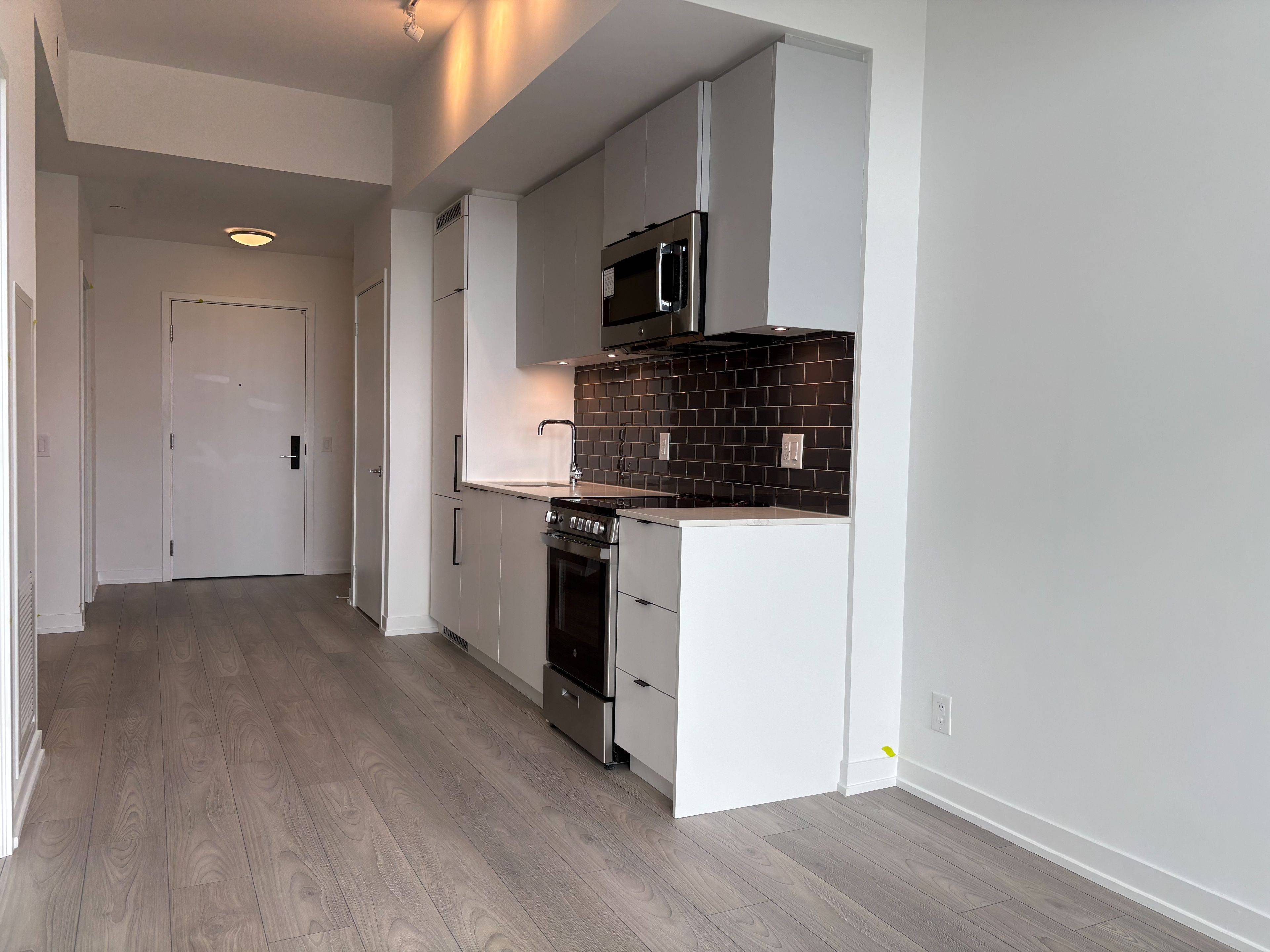 Toronto W01, ON M6K 0J2,285 Dufferin ST #1108