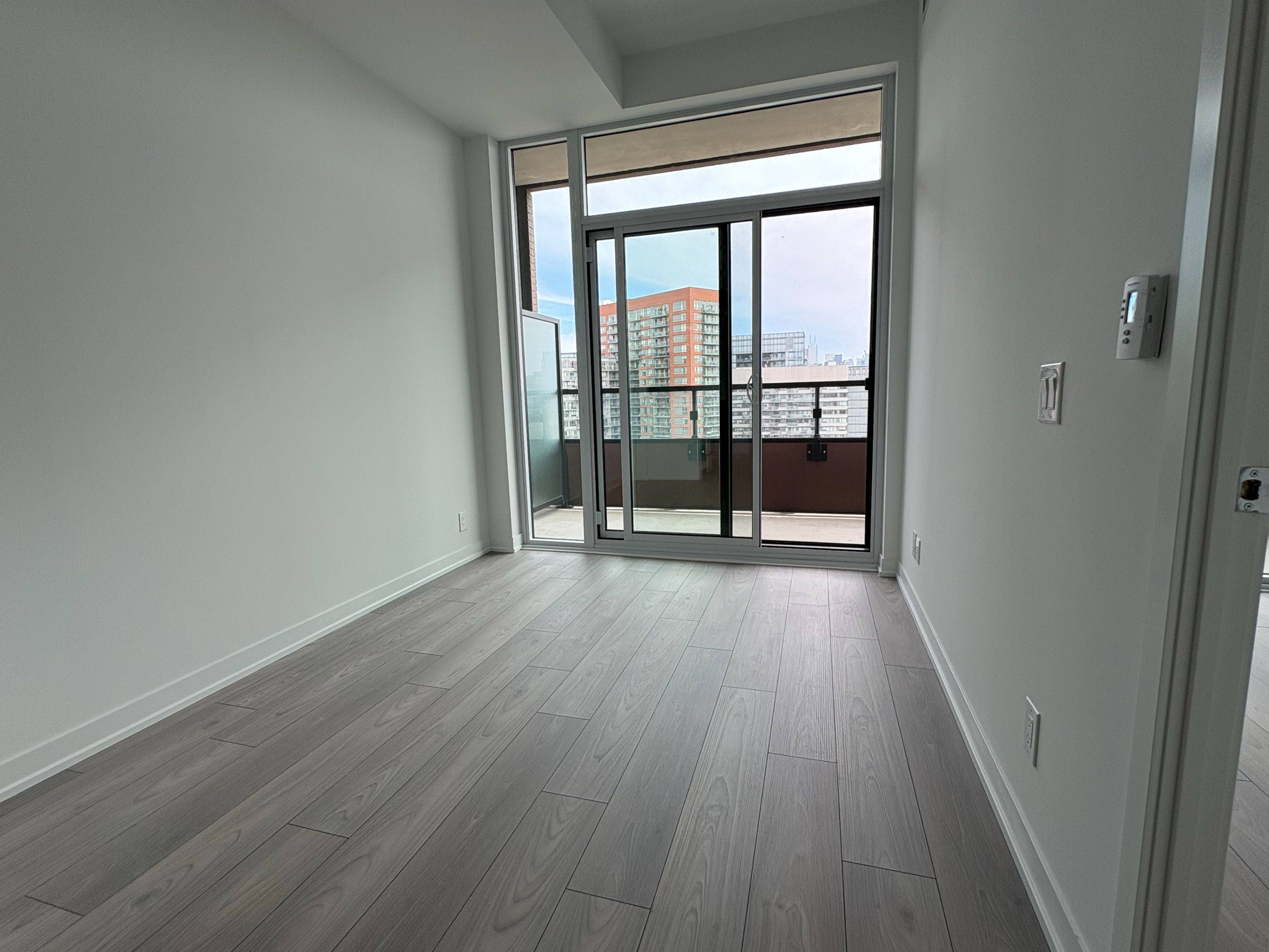 Toronto W01, ON M6K 0J2,285 Dufferin ST #1108