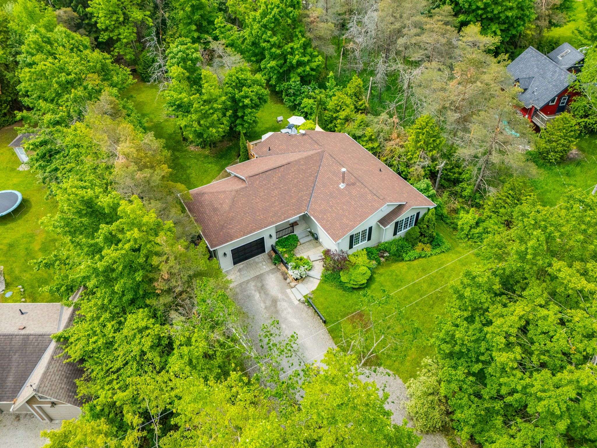 Blue Mountains, ON N0H 2E0,136 Maple LN