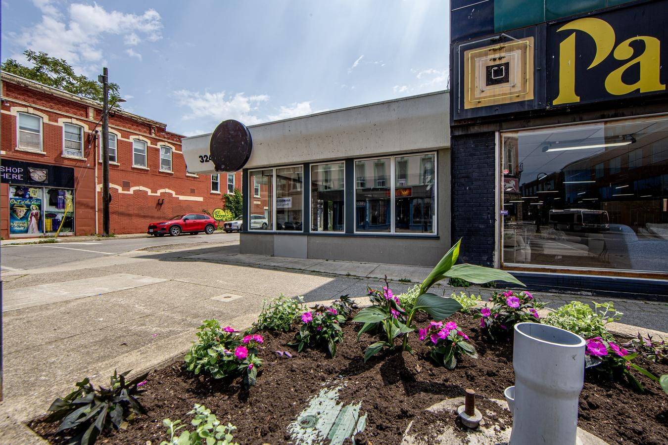 St. Catharines, ON L2R 3M9,324 St. Paul ST