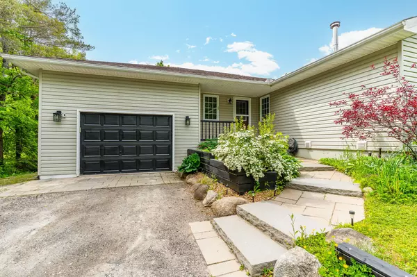 Blue Mountains, ON N0H 2E0,136 Maple LN