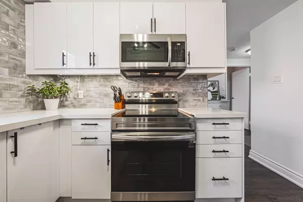 Hamilton, ON L8V 1E2,836 Concession ST #208