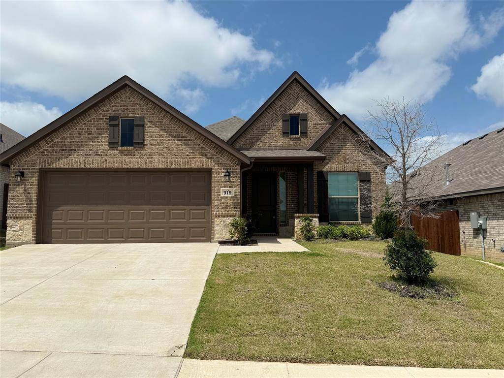 919 Beverly Drive, Cleburne, TX 76033