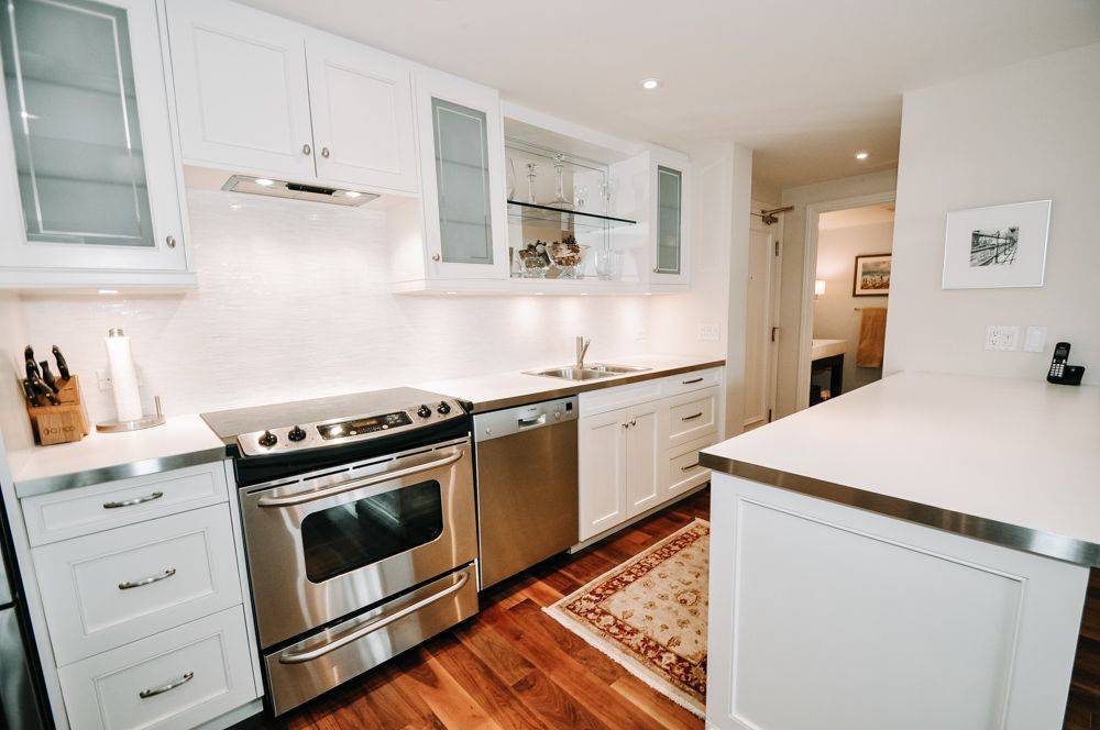 Toronto C02, ON M4V 3A5,47 St Clair AVE W #1004