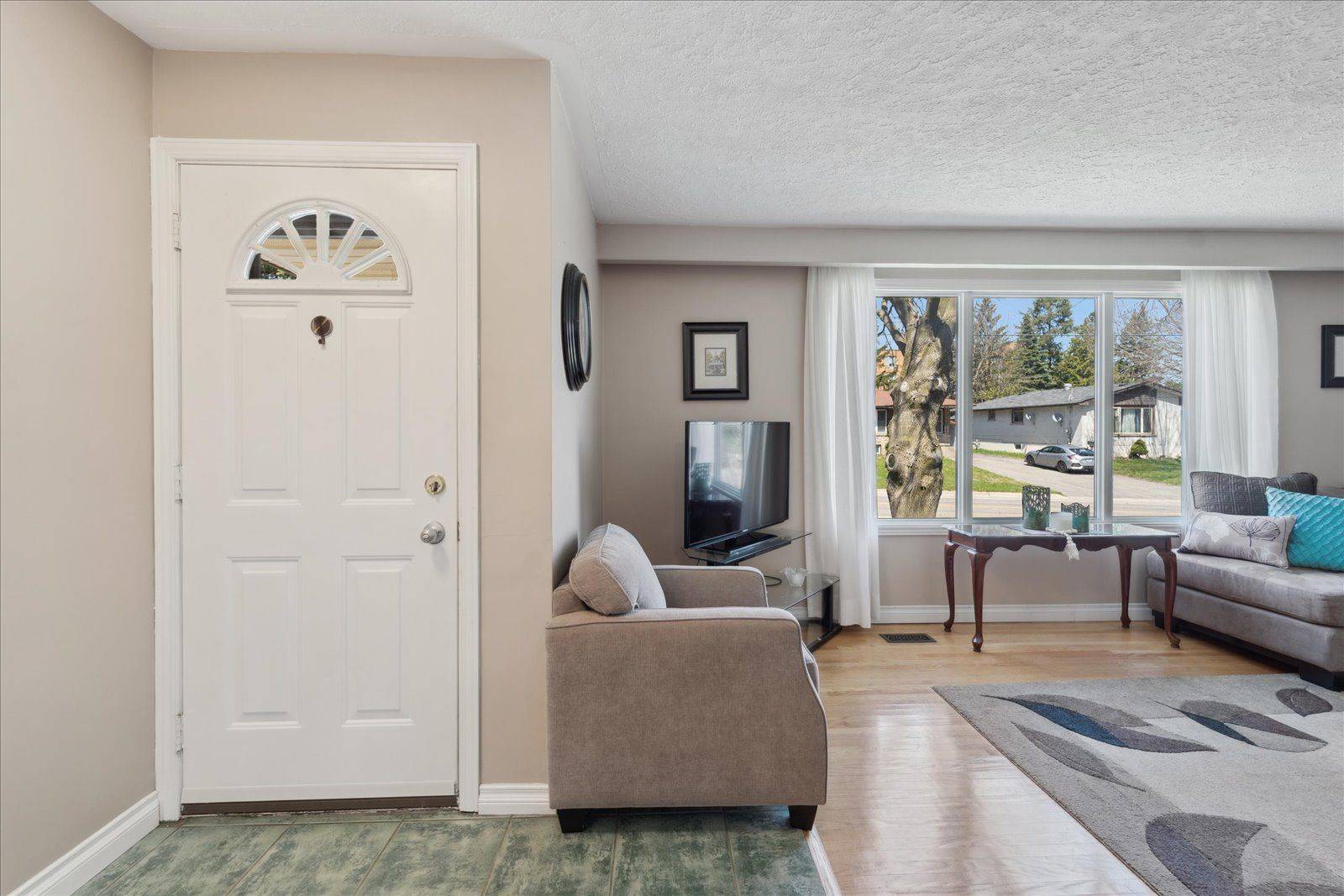 Oshawa, ON L1H 1M2,639 Athol ST E