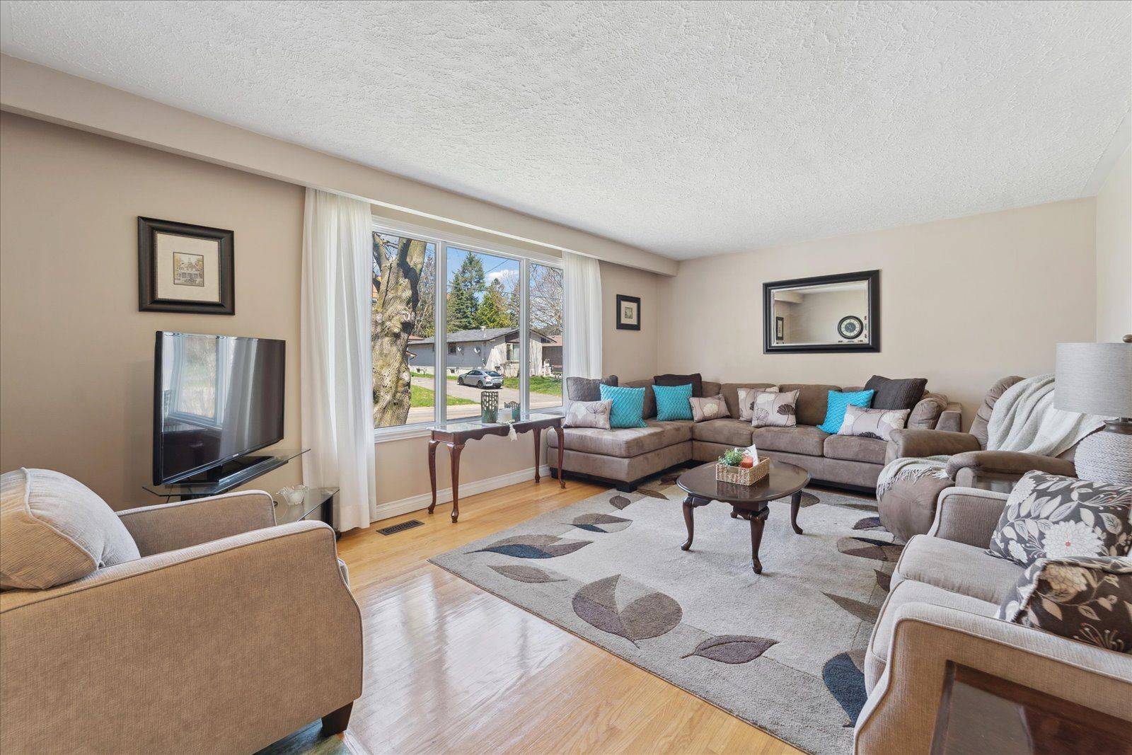 Oshawa, ON L1H 1M2,639 Athol ST E