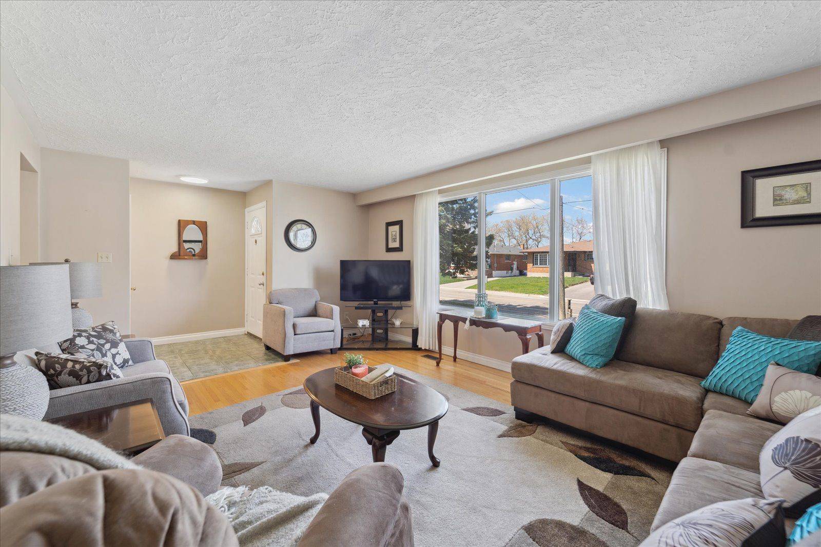 Oshawa, ON L1H 1M2,639 Athol ST E