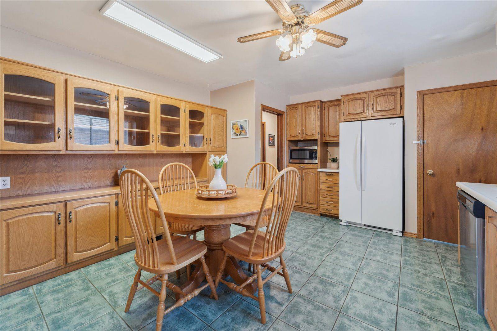 Oshawa, ON L1H 1M2,639 Athol ST E