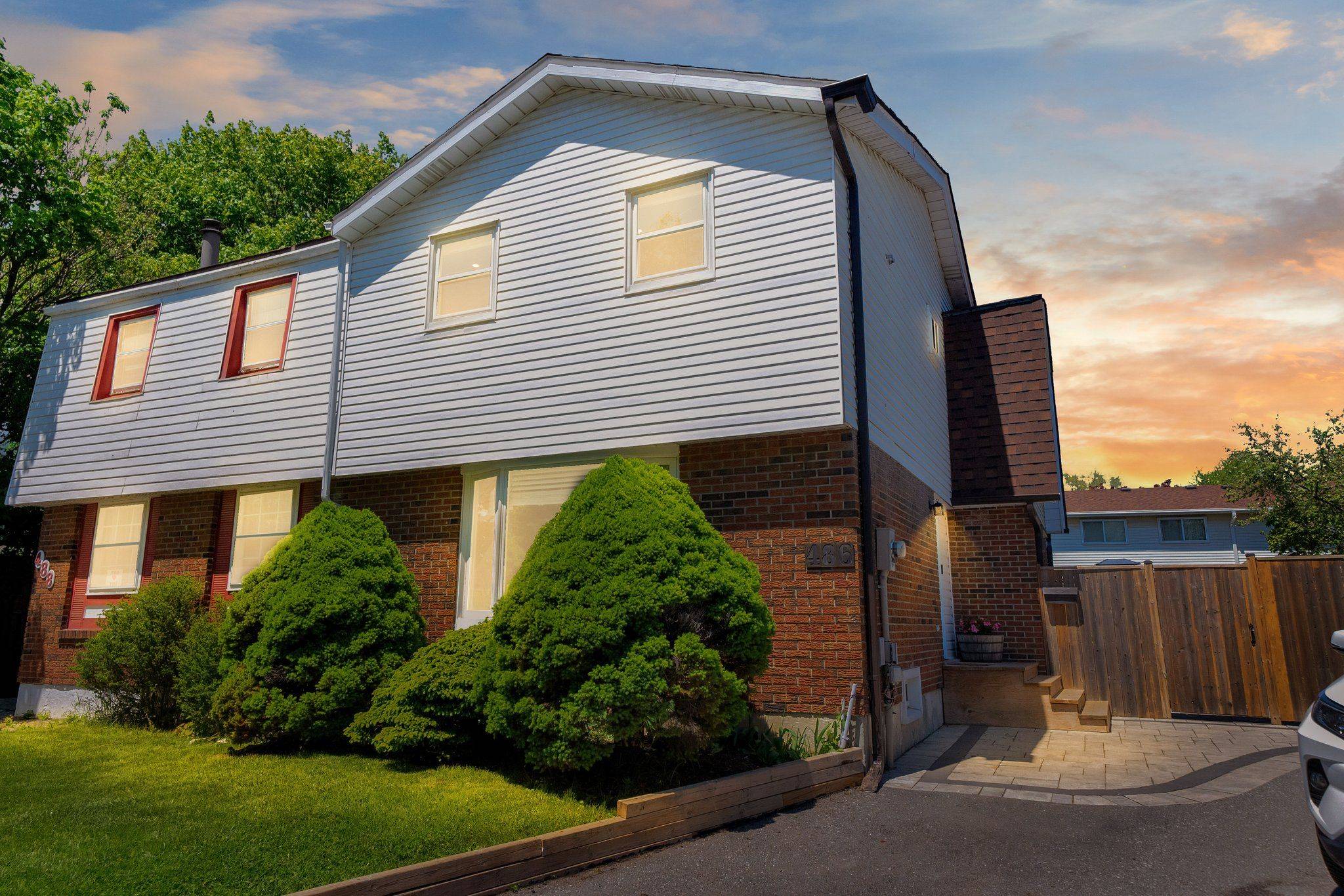 Oshawa, ON L1J 6E1,486 Neptune CT