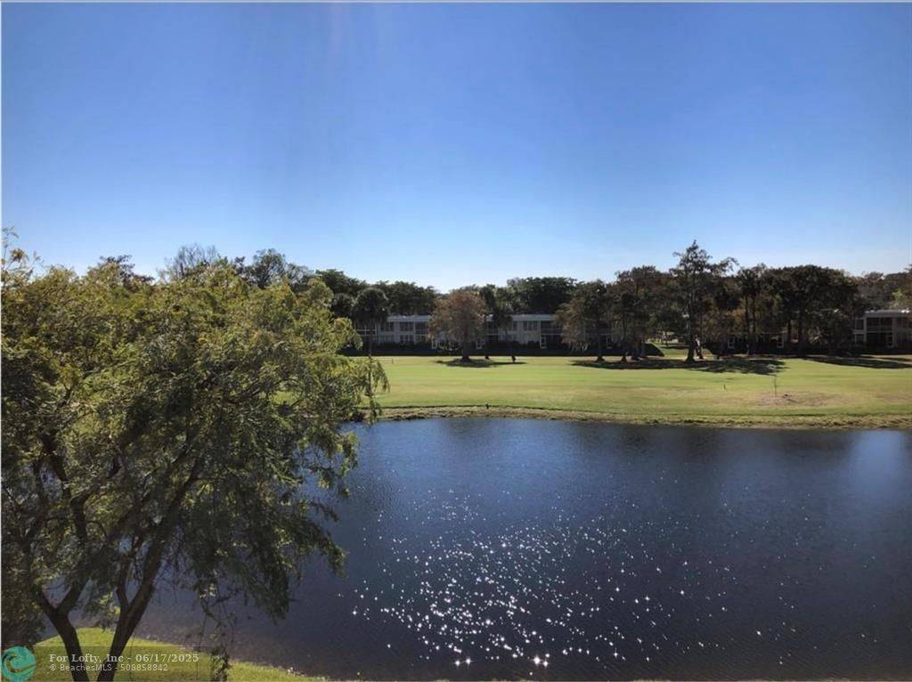 Pompano Beach, FL 33069,4030 W PALM AIRE DR  #301
