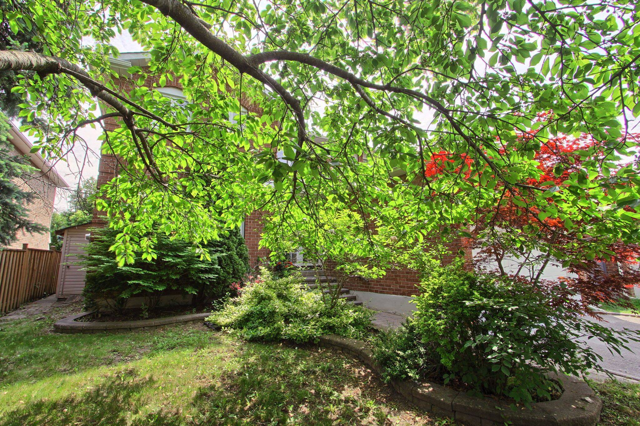 Richmond Hill, ON L4C 7Z4,19 Crystal DR N