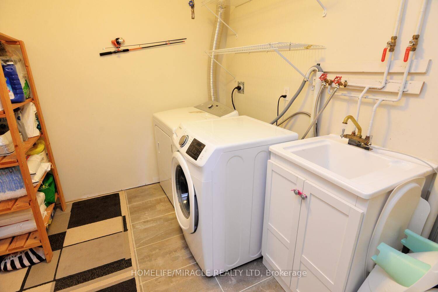 Newmarket, ON L3Y 8P7,51 Brandy Lane WAY #99