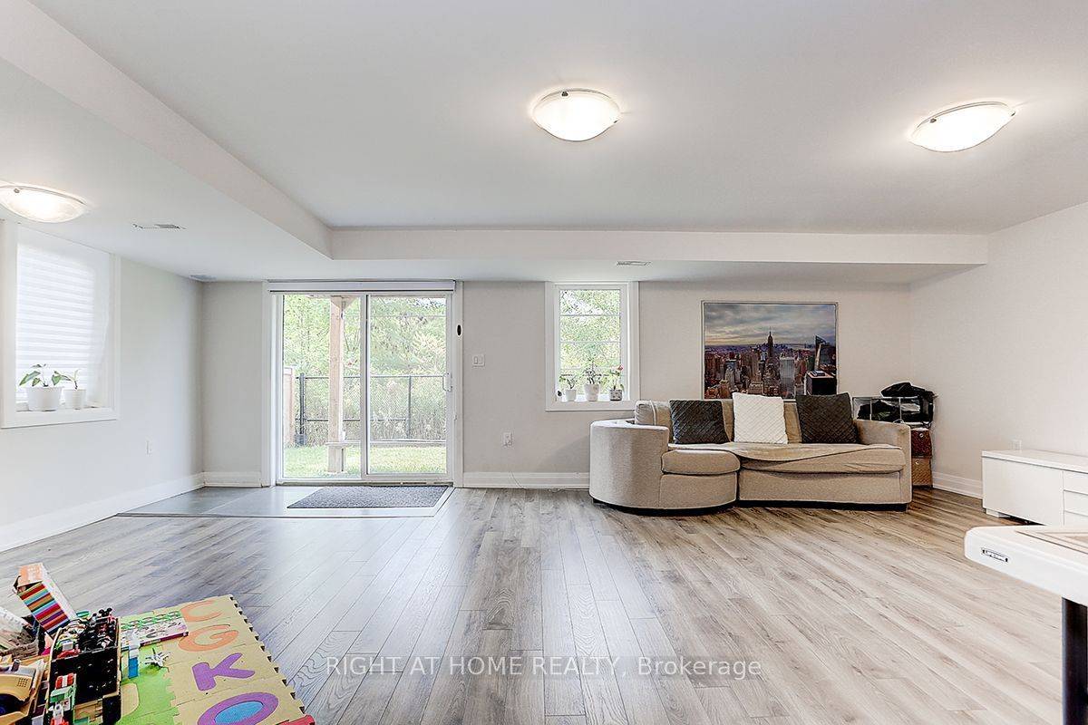 East Gwillimbury, ON L9N 0S6,266 Silk Twist DR #(Bsmt)