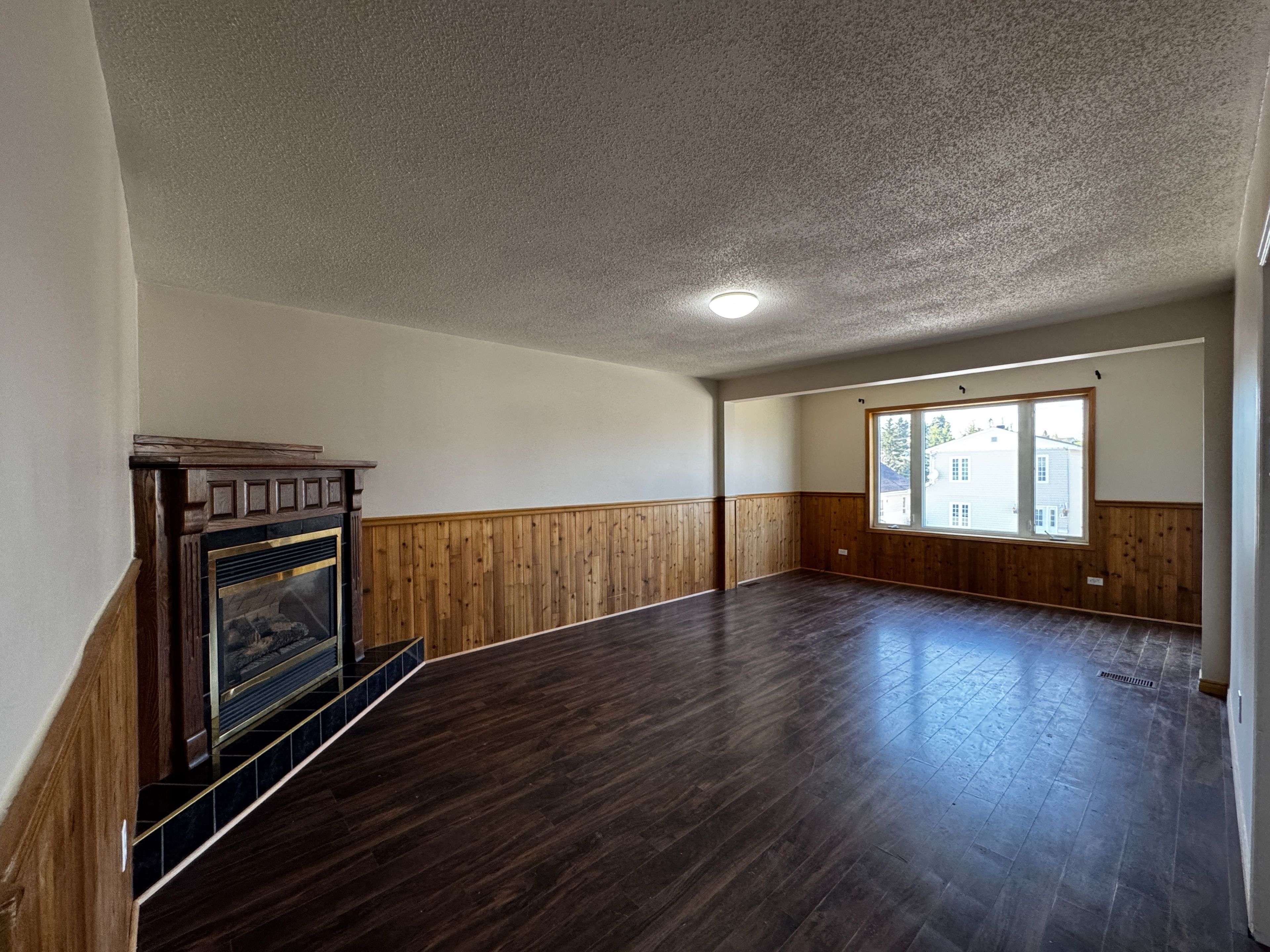 Kirkland Lake, ON P2N 2S5,13 Premier AVE W