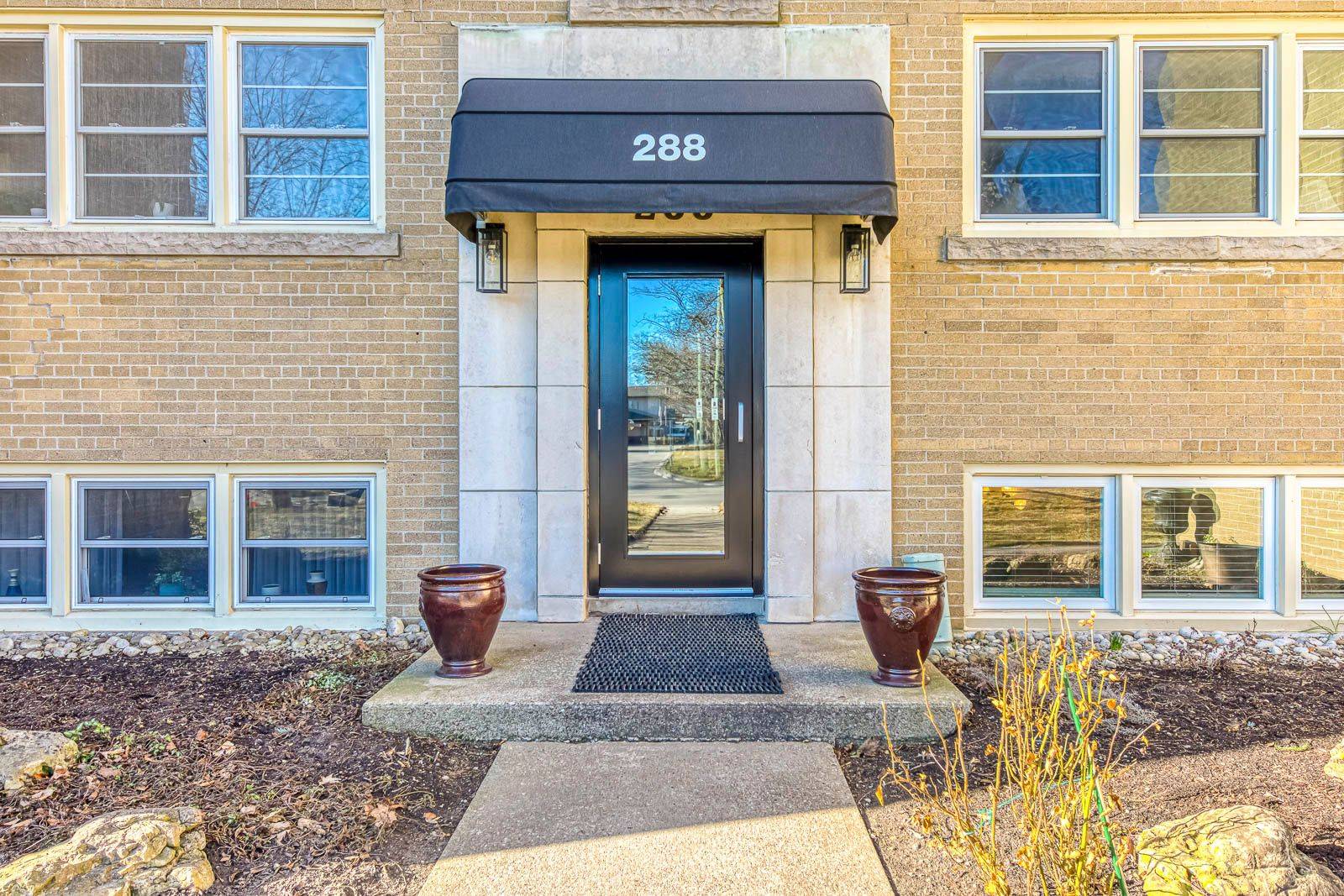 Oakville, ON L6J 3L4,288 Reynolds ST #1