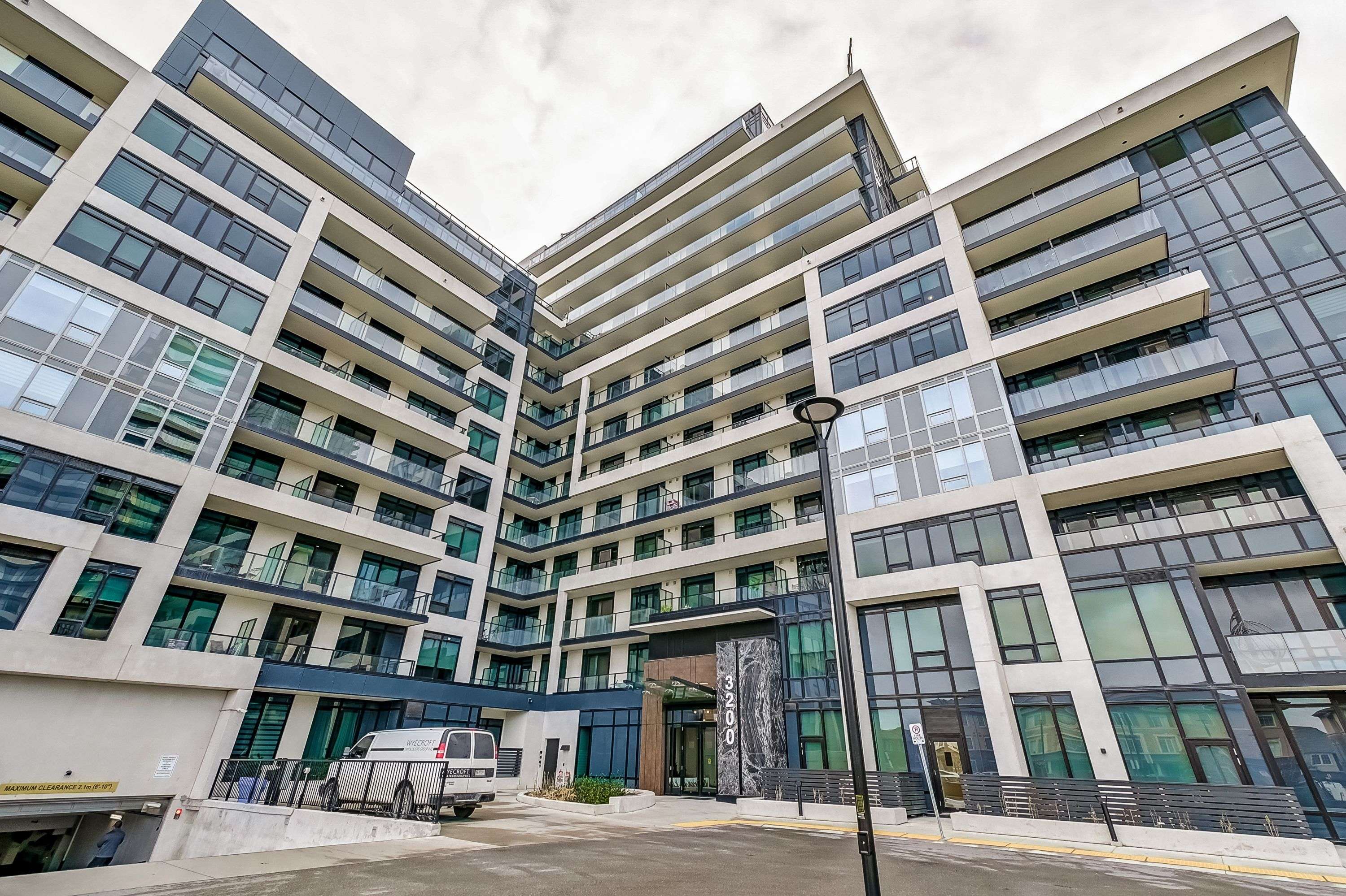 Oakville, ON L6H 7W6,3200 William Coltson AVE #401