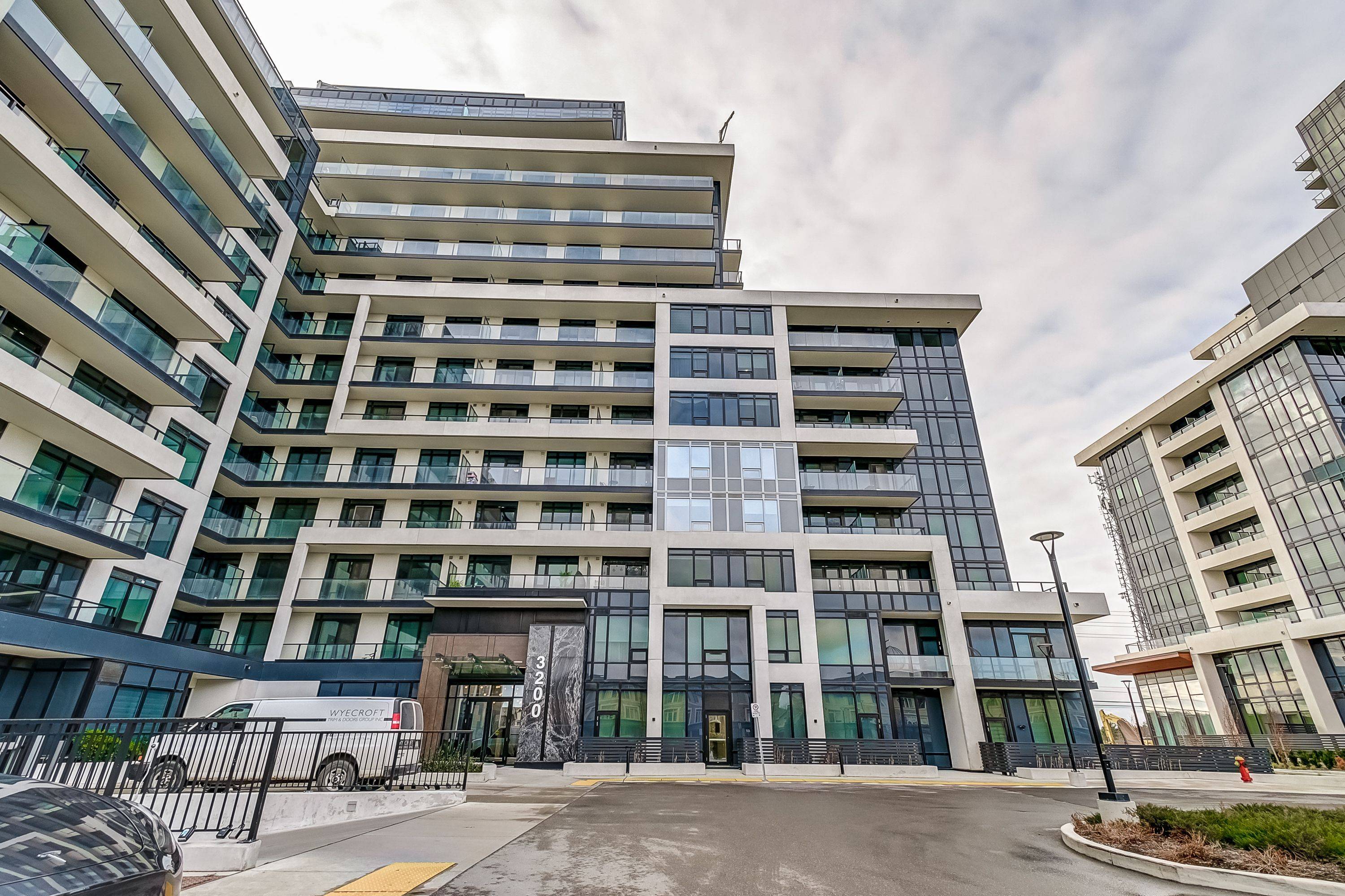 Oakville, ON L6H 7W6,3200 William Coltson AVE #401