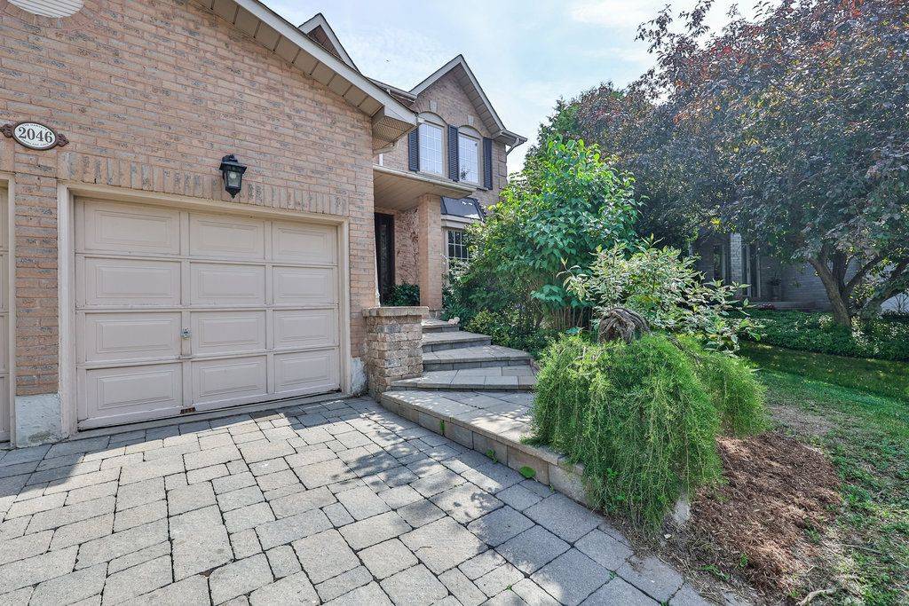 Burlington, ON L7M 3V6,2046 PARKLANE CRES
