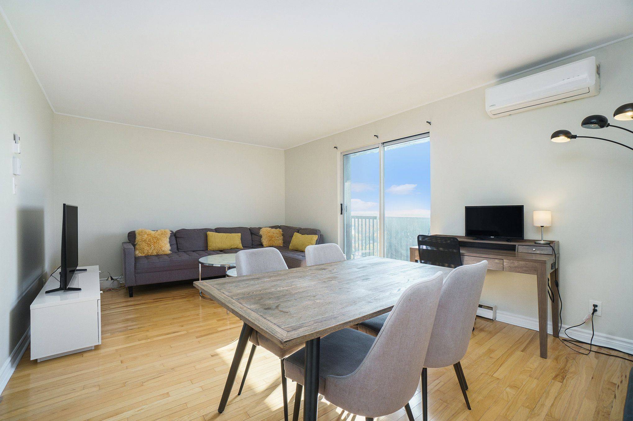 Mooneys Bay - Carleton Heights And Area, ON K2C 3L6,900 Dynes RD #PH8
