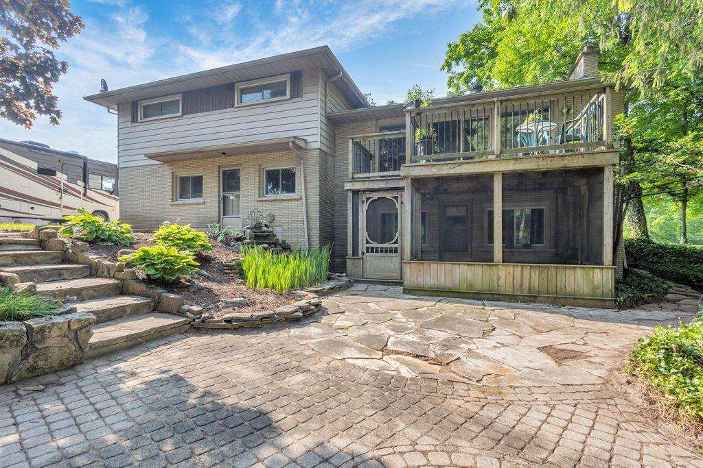 Tillsonburg, ON N4G 1B5,132 North ST E