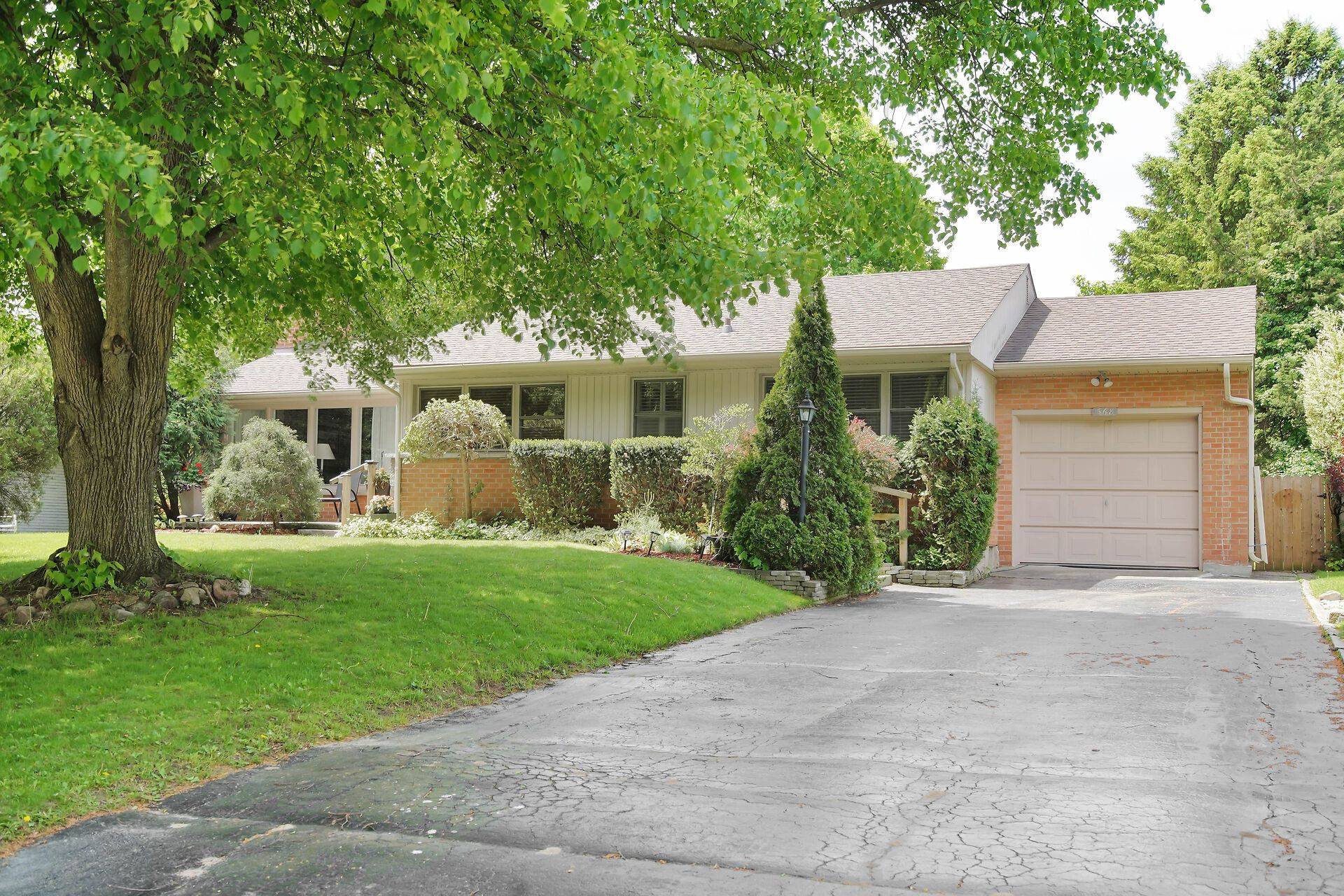 London North, ON N6H 3J8,568 Sherene TER