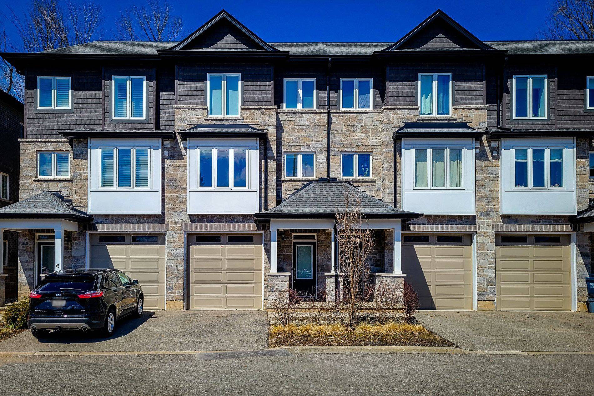 Hamilton, ON L9B 2G7,111 Wilson ST E #7