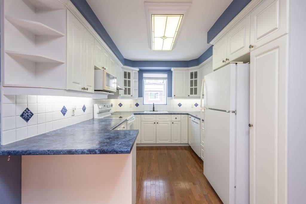 St. Catharines, ON L2R 2Z2,66 Queenston ST #Upper
