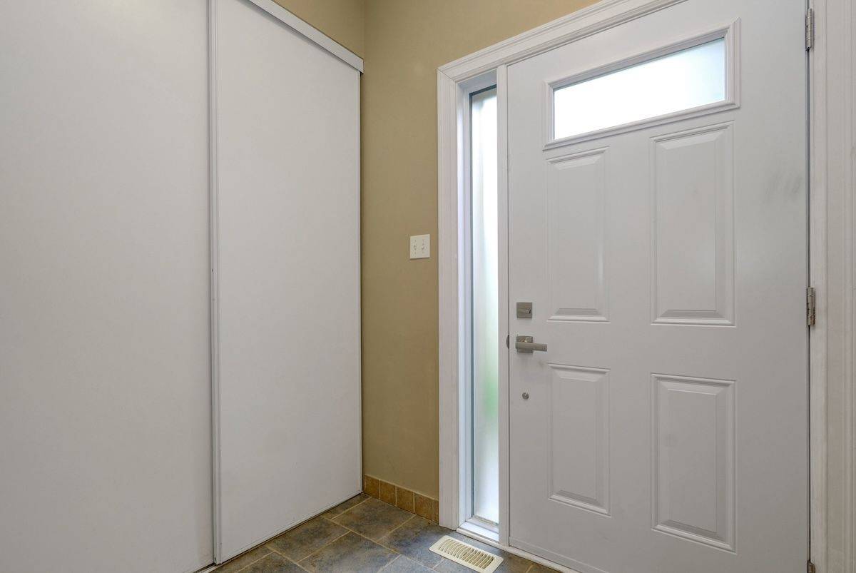 Barrhaven, ON K2J 4P3,85 Queensbury DR