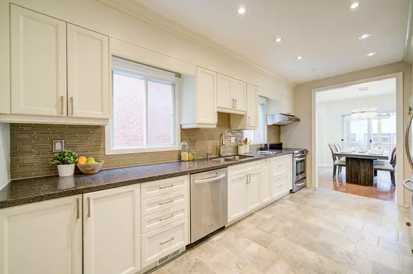 Vaughan, ON L4J 7S6,117 Redondo DR