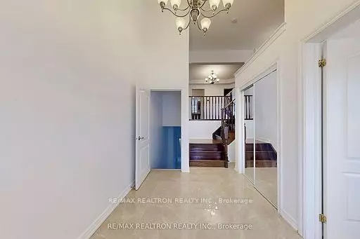 Newmarket, ON L3X 3J4,215 Woodspring AVE