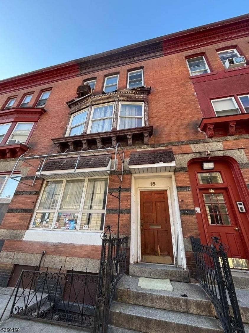 15 Lee Pl, Paterson City, NJ 07505
