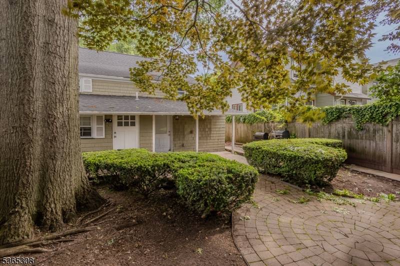 Rahway City, NJ 07065,104 W Emerson Ave