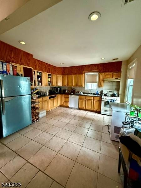 Irvington Twp., NJ 07111,143 W Allen St