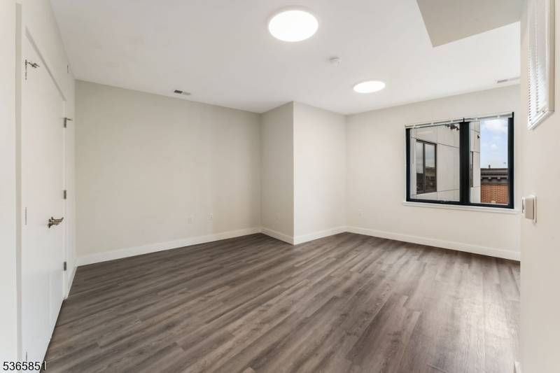 72 S Essex Ave #408, City Of Orange Twp., NJ 07050