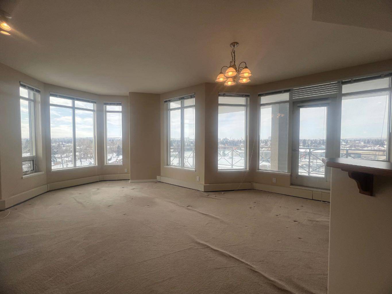 Calgary, AB T2N 4Y8,1726 14 AVE NW #302