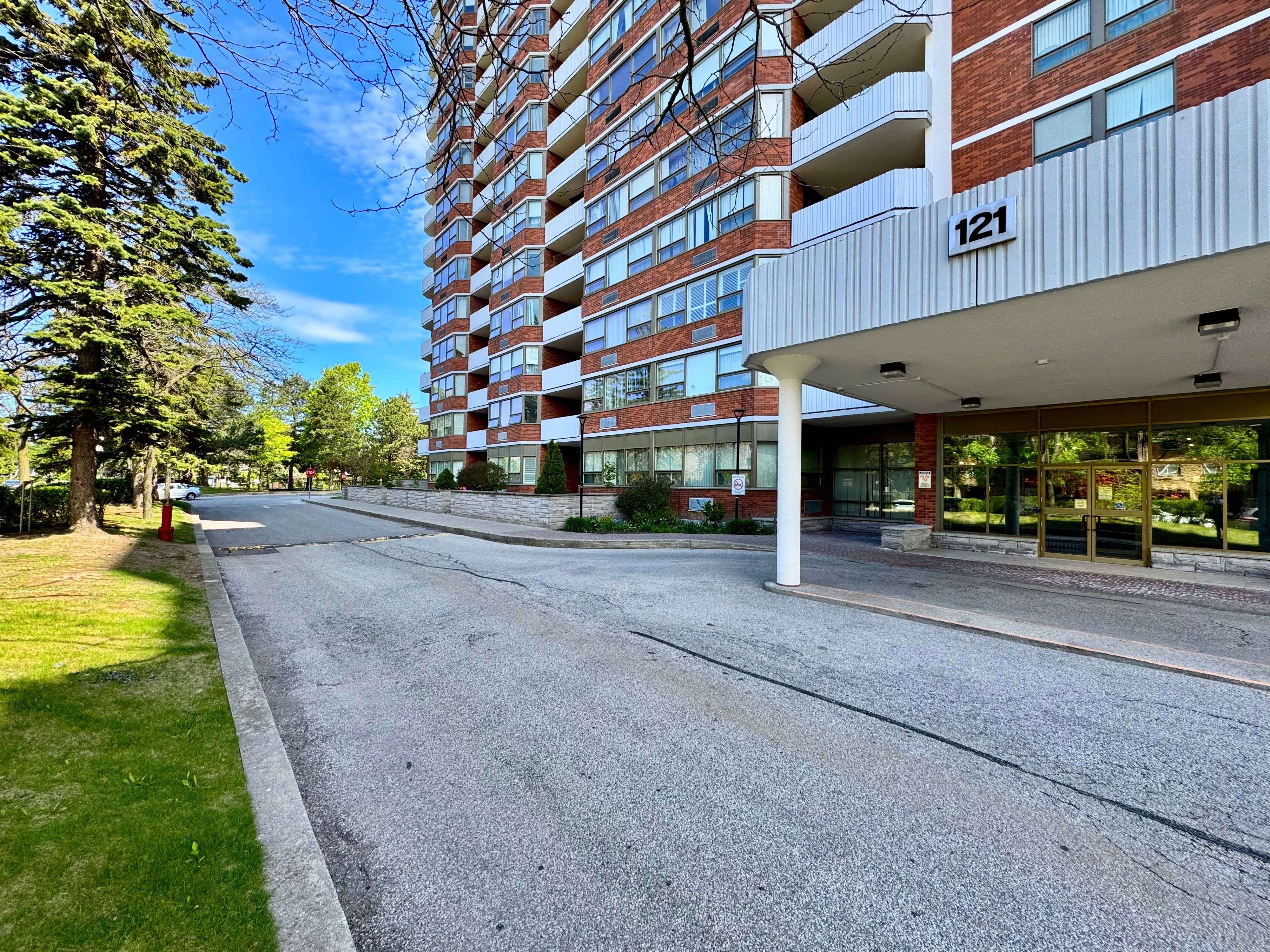 Toronto E10, ON M1E 4Y2,121 Ling RD #1016