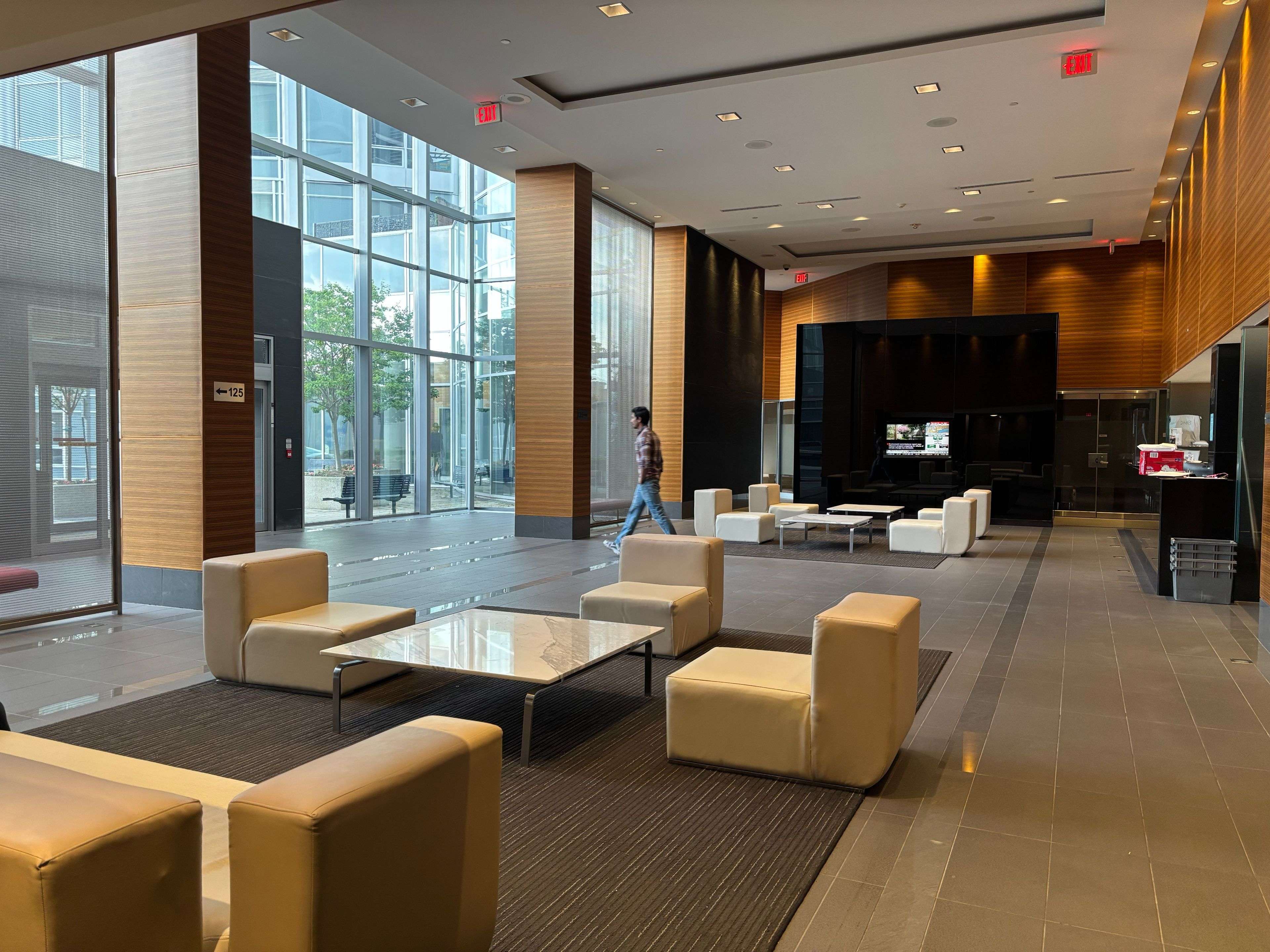 Toronto E07, ON M1S 0G3,125 Village Green SQ #2108