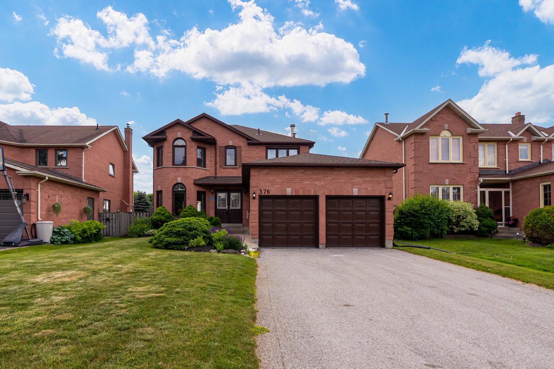 376 Traviss DR, Newmarket, ON L3Y 7J6