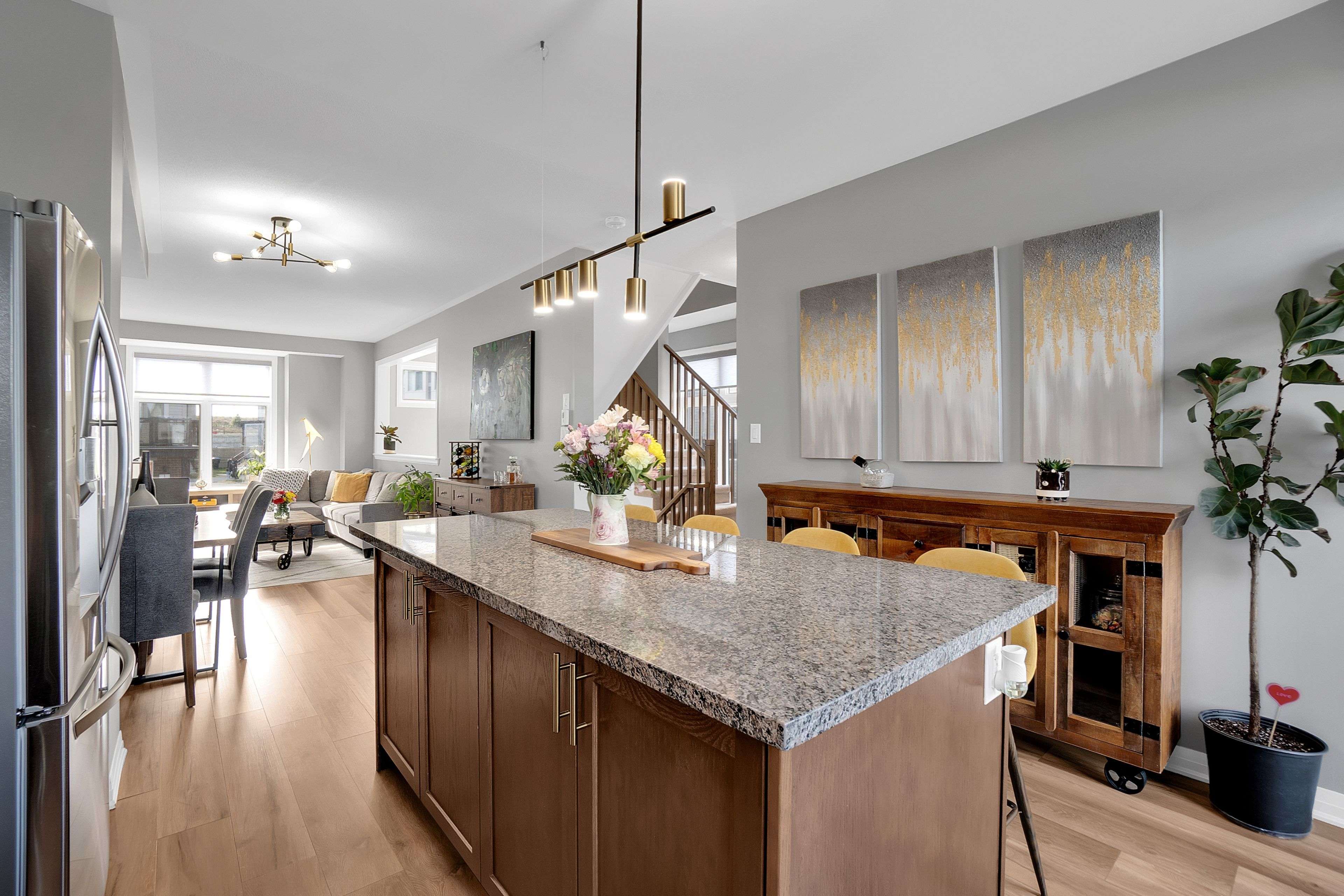 2 Hughes LN, New Tecumseth, ON L0G 1W0