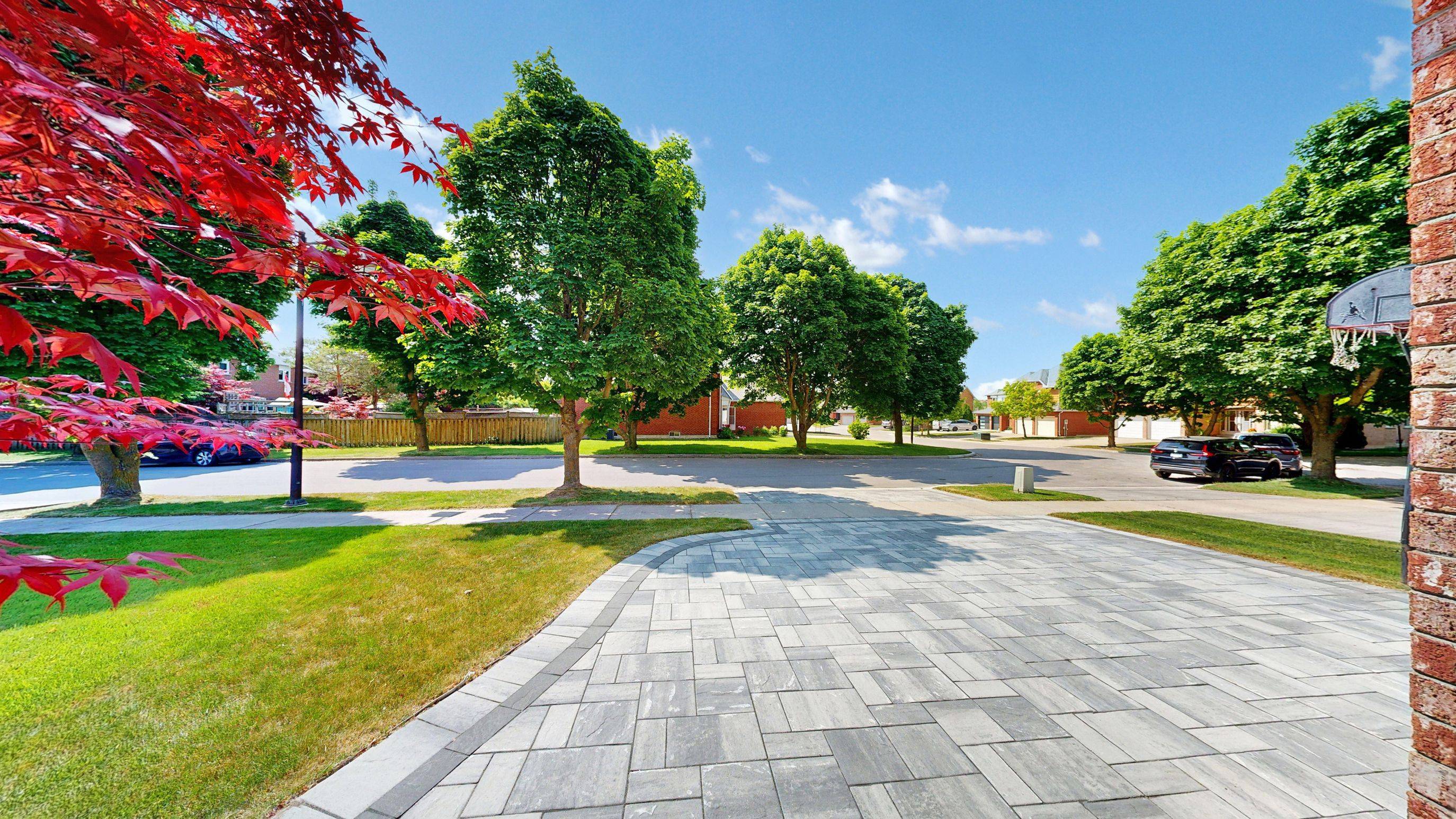 Markham, ON L3R 0G2,8 Lismer CT